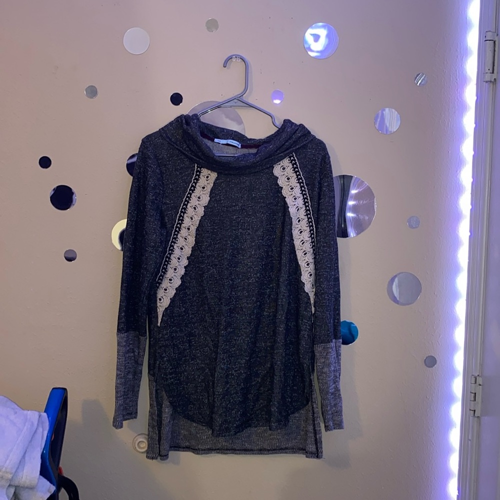 sweater/ shirt